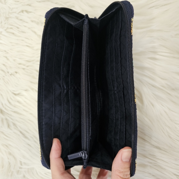 Vera Bradley Navy Blue Pineapples Print Zio Arpund Wallet - Picture 5 of 7